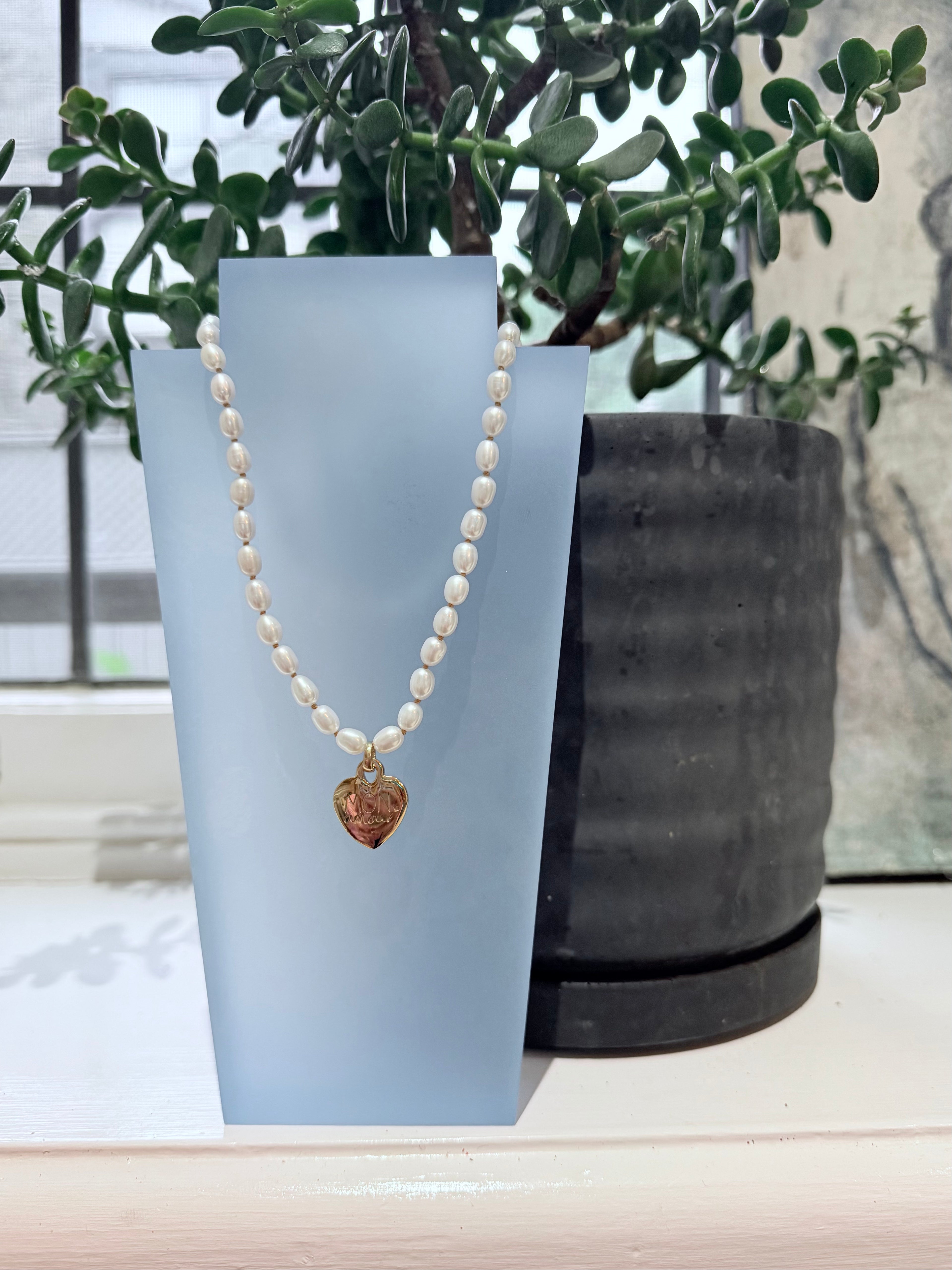 COLLIER ELIZABETH